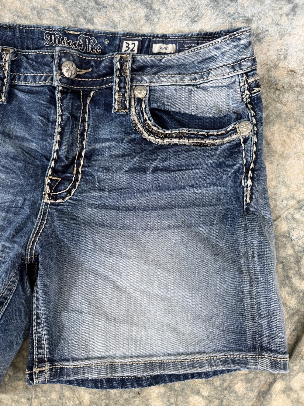 Miss Me Signature Embroidered Embellished Denim Shorts - 32 - Picture 5 of 13